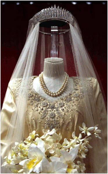 Queen Elizabeth II Wedding Tiara Replica Gold SMALL (Princess, Bridal)